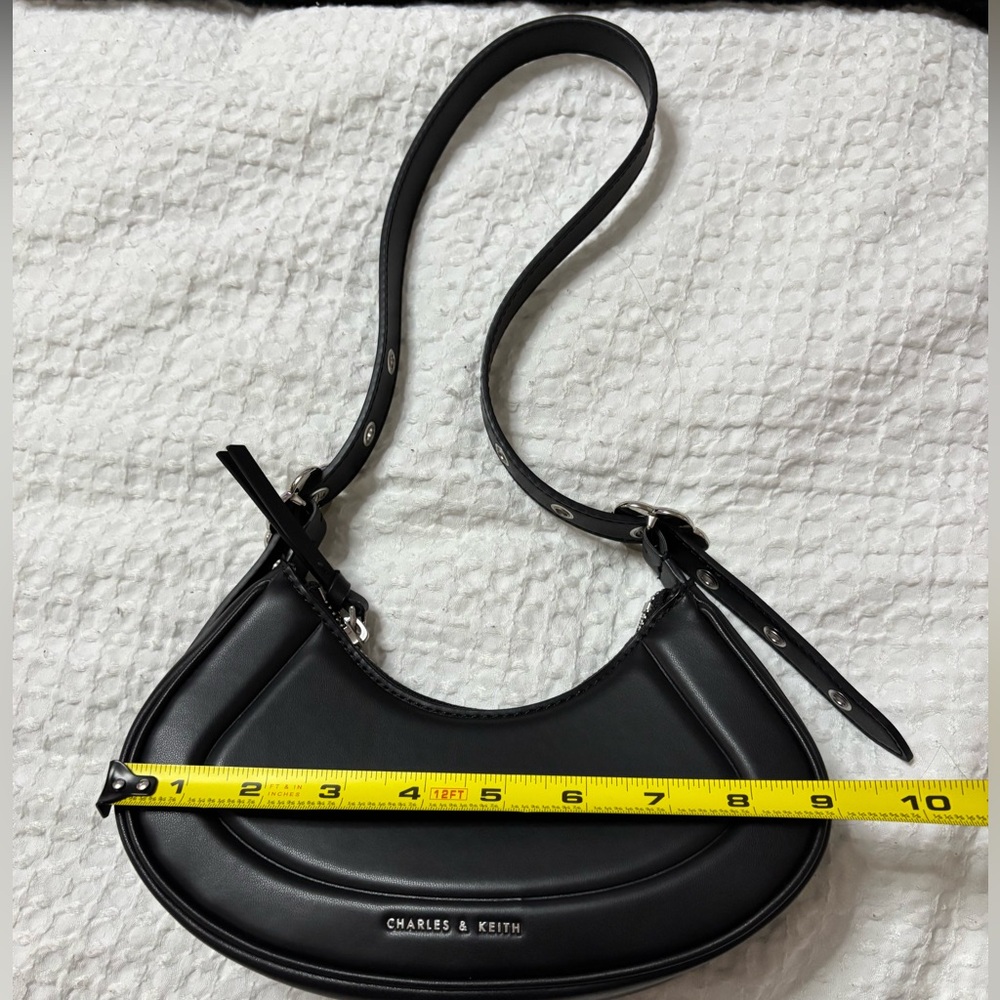Charles & Keith shoulder bag - Picture 6 of 7
